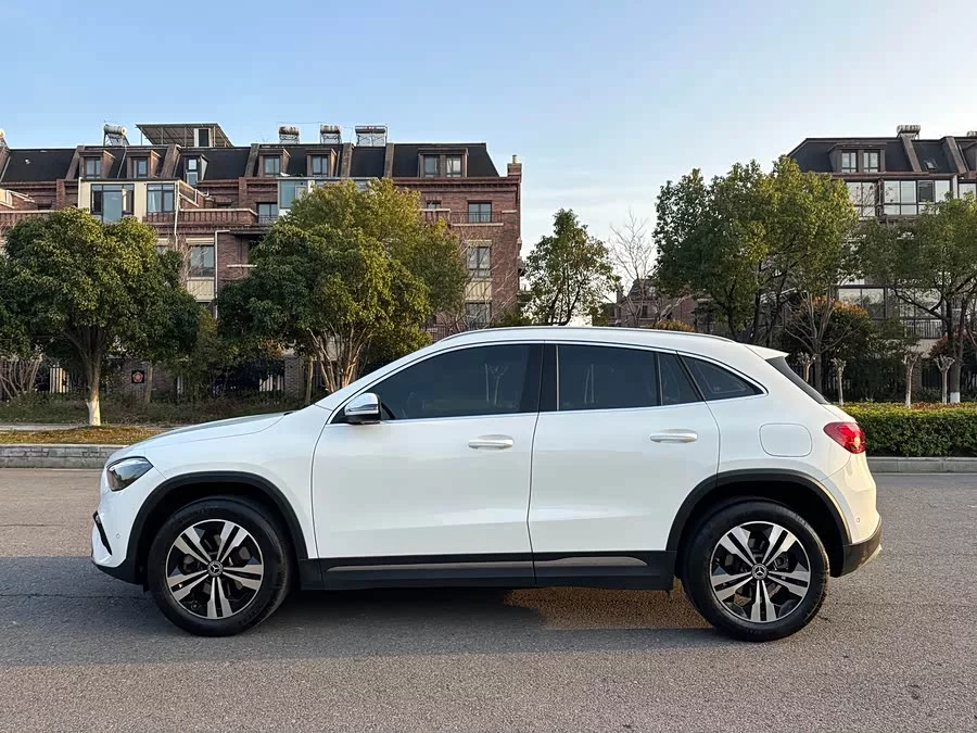 Mercedes Benz GLA
