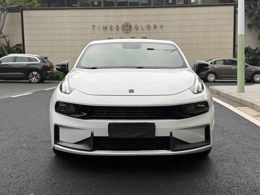 Lynk & Co 03