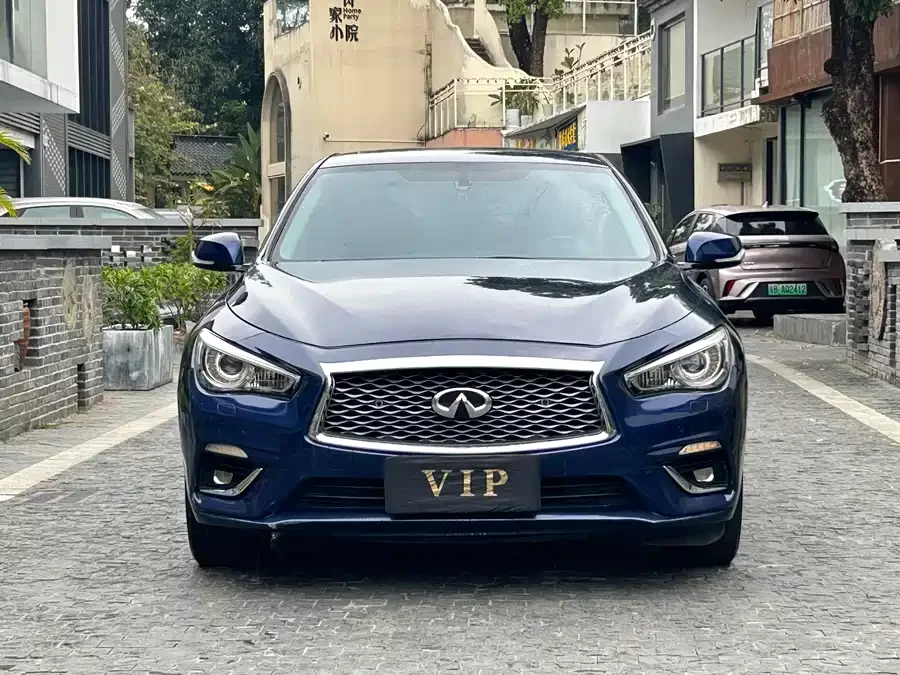 Infiniti Q50L