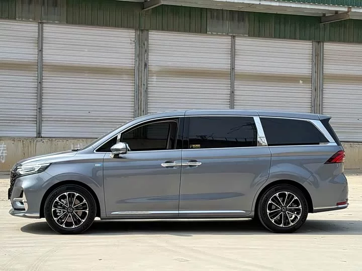 Roewe iMAX8