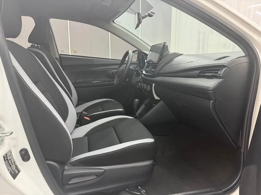 Toyota YARiS L