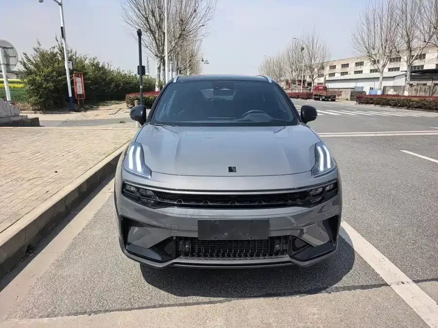 Lynk & Co 06