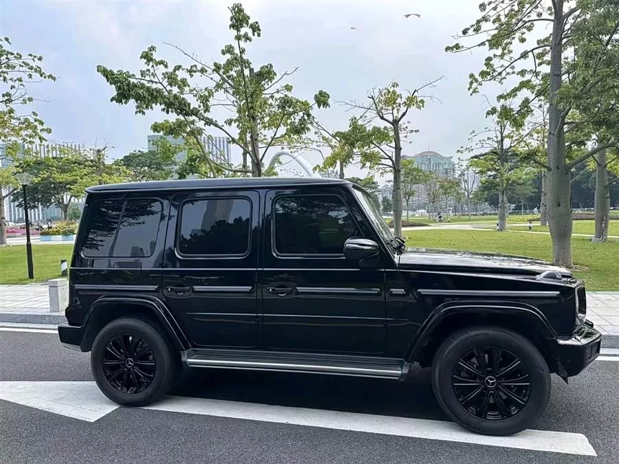 Mercedes Benz G-rated