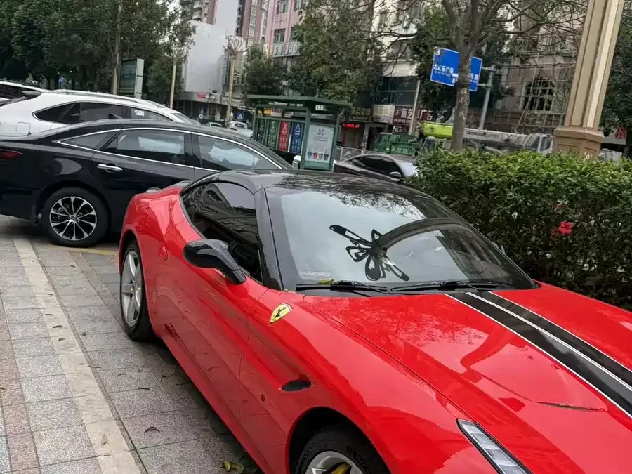 Ferrari California T