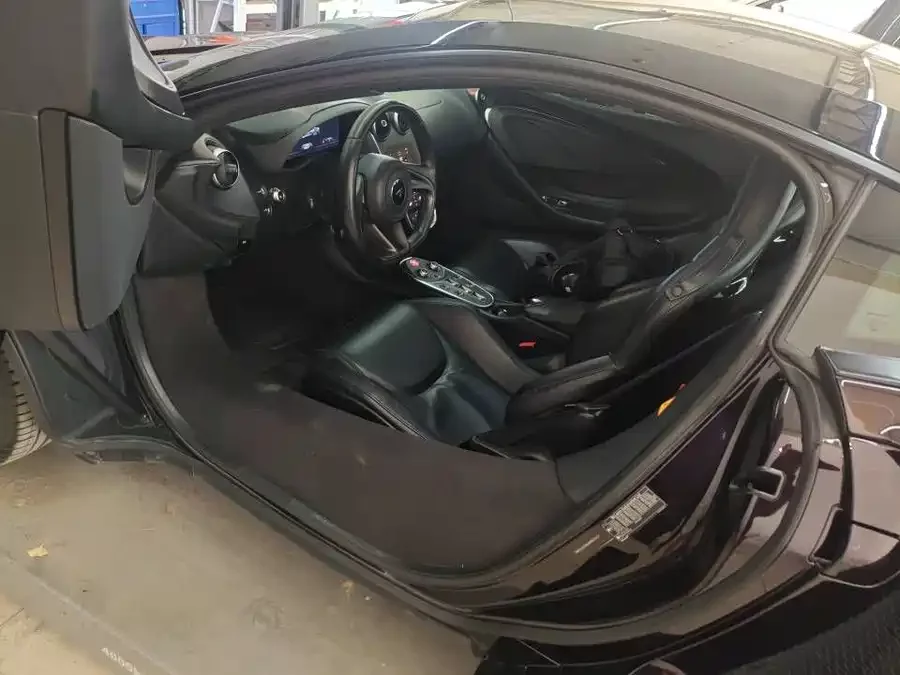 McLaren GT