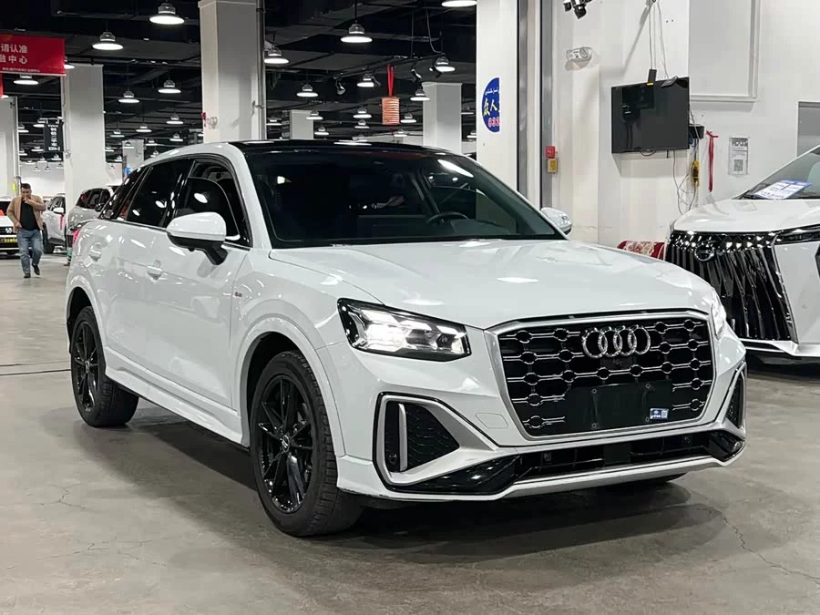 Audi Q2L
