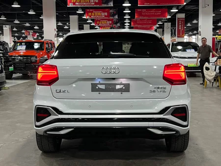 Audi Q2L