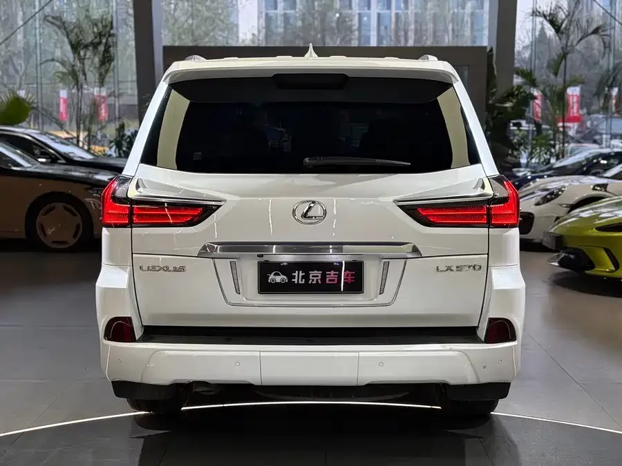 Lexus LX