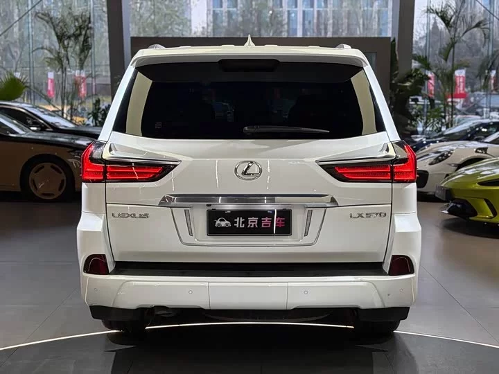 Lexus LX