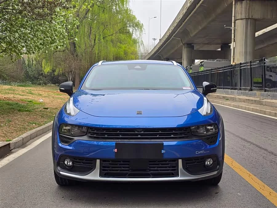Lynk & Co 02