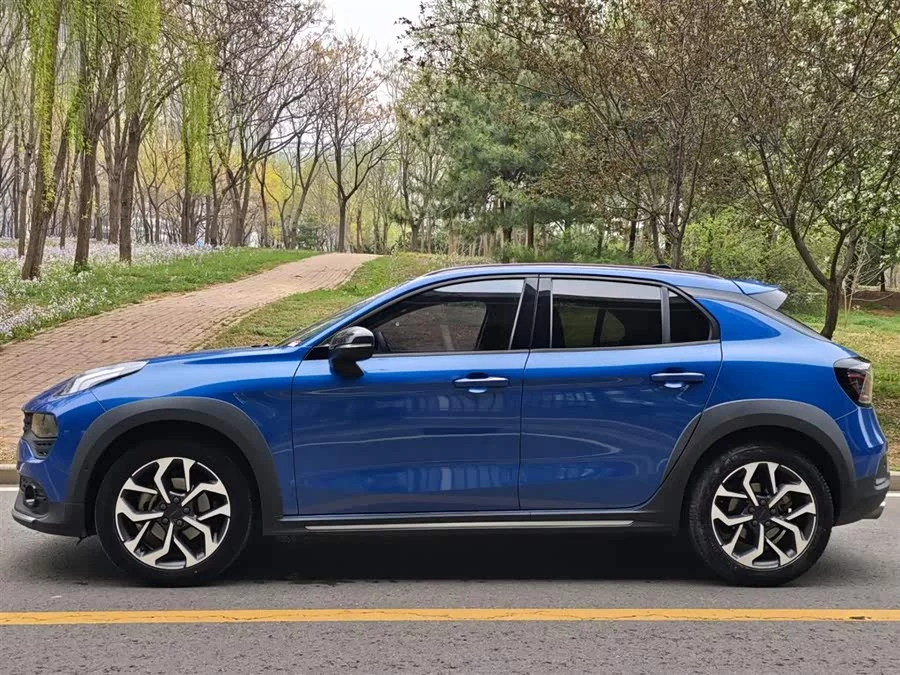 Lynk & Co 02