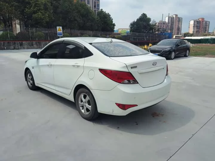 Hyundai Rena