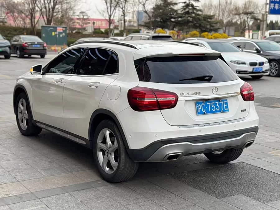 Mercedes Benz GLA