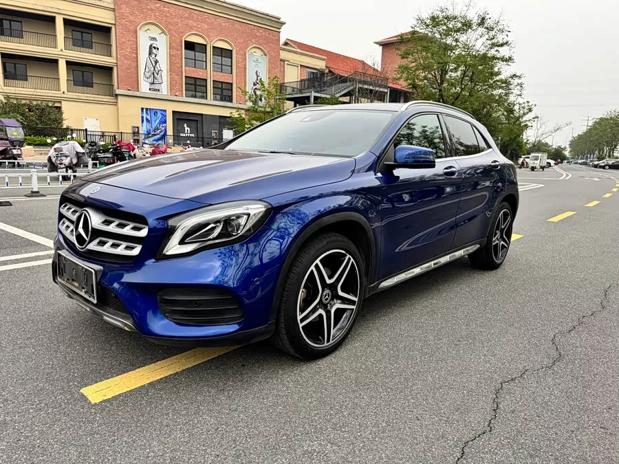 Mercedes Benz GLA