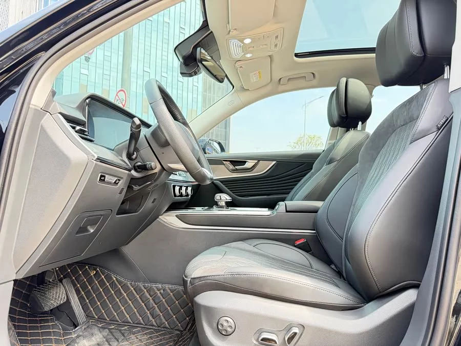 Hongqi HS5