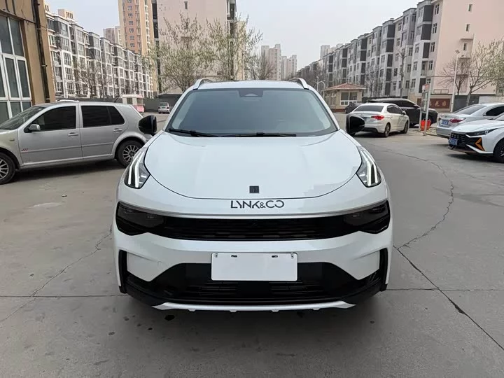Lynk & Co 01