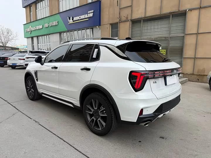 Lynk & Co 01