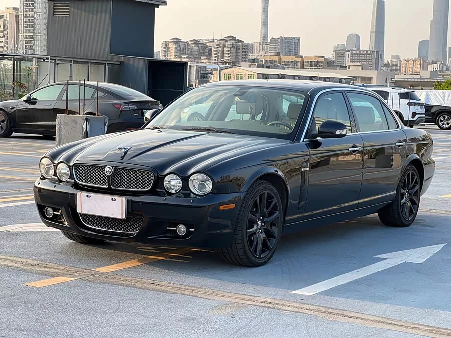 Jaguar XJ