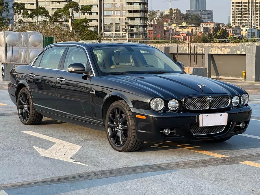 Jaguar XJ