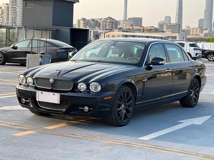 Jaguar XJ