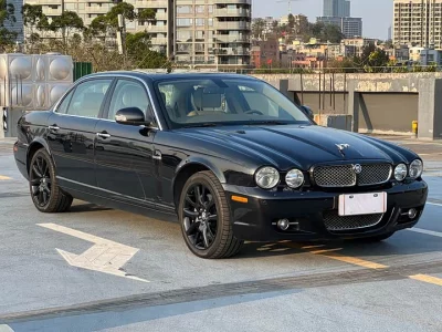 Jaguar XJ