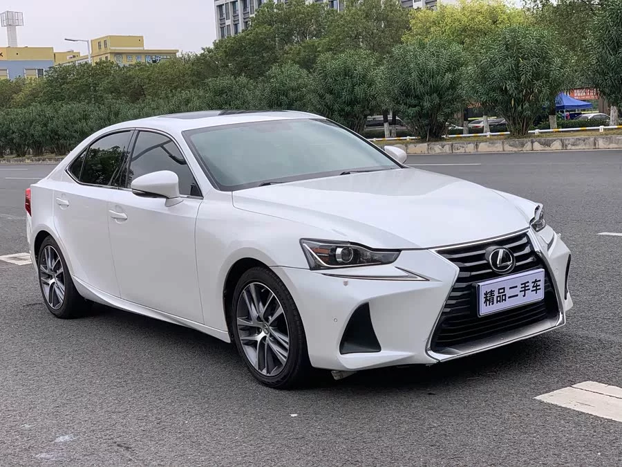 Lexus IS