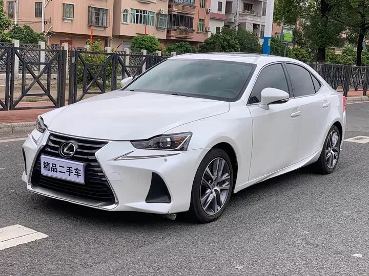 Lexus IS