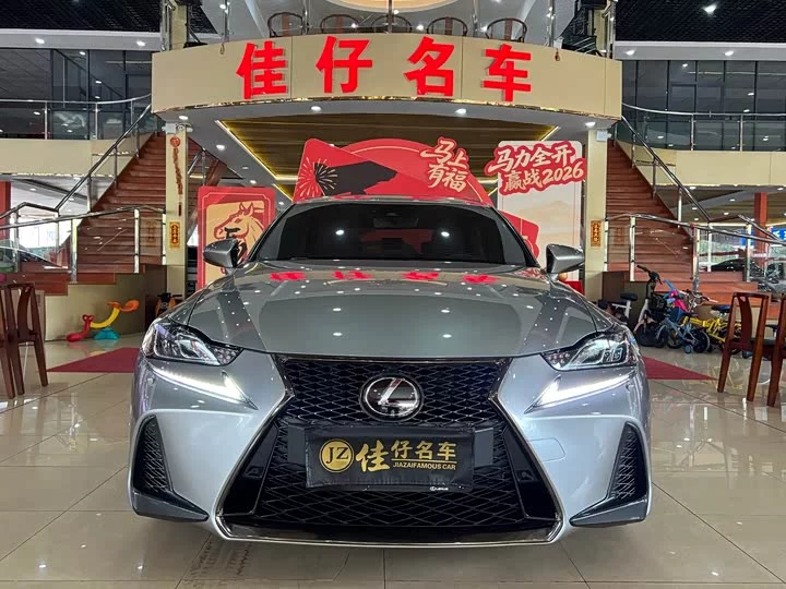 Lexus IS