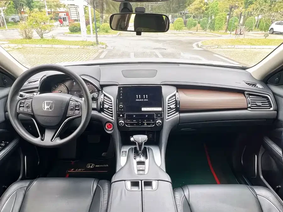 Honda Crown Road
