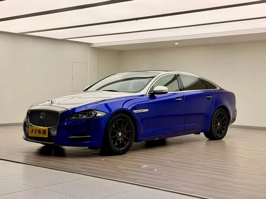 Jaguar XJ