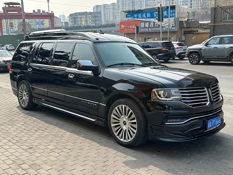 Lincoln Navigator