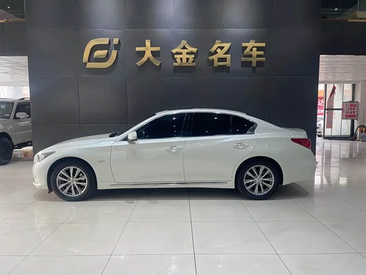 Infiniti Q50L