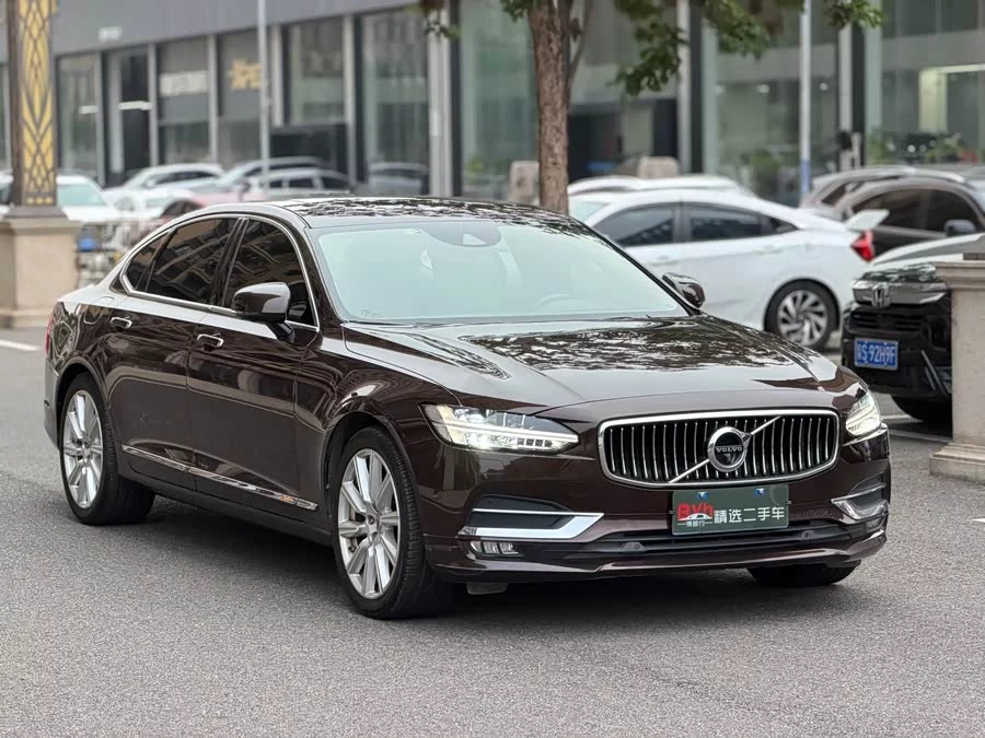 Volvo S90