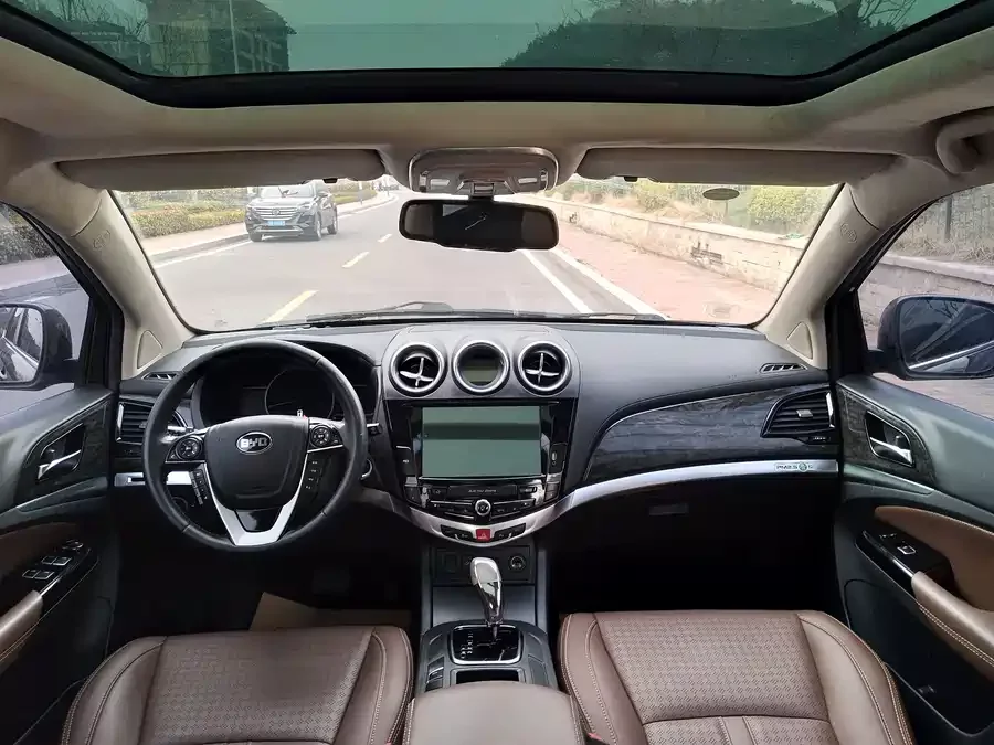 BYD S7