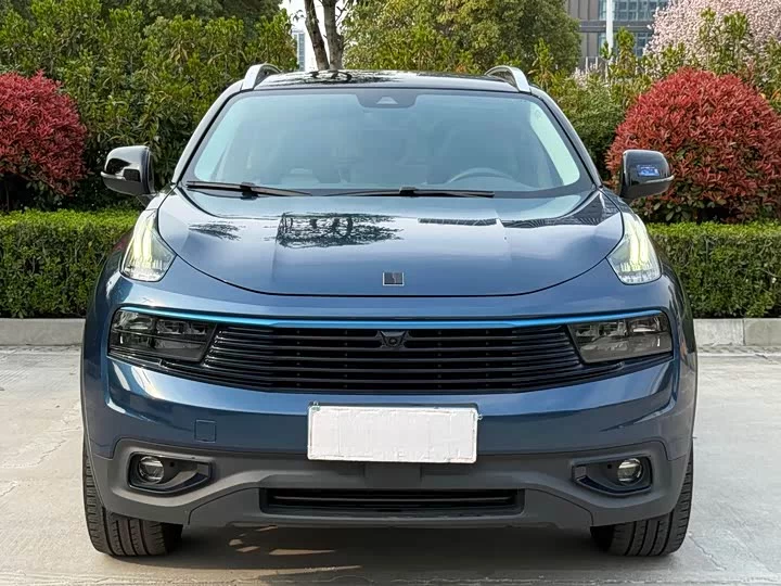 Lynk & Co 01
