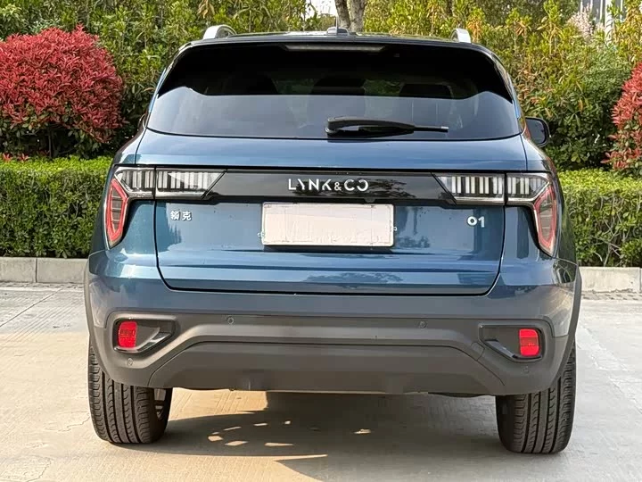 Lynk & Co 01