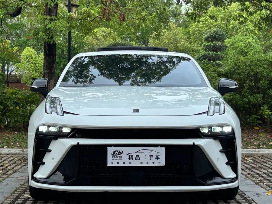 Lynk & Co 03
