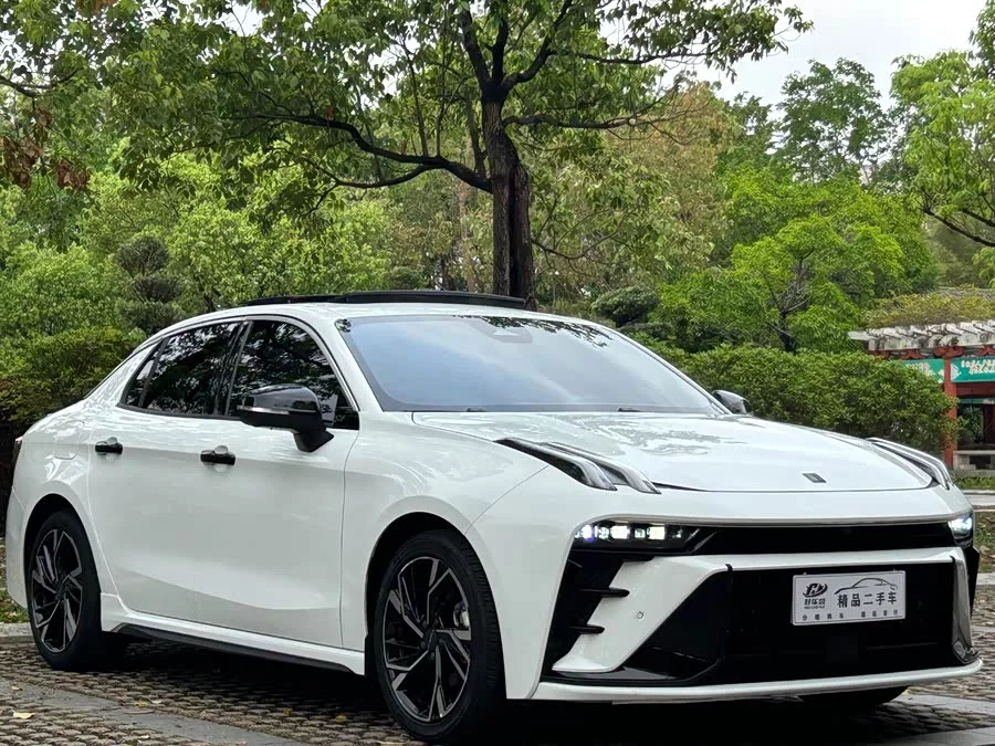 Lynk & Co 03
