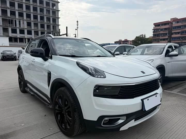 Lynk & Co 01