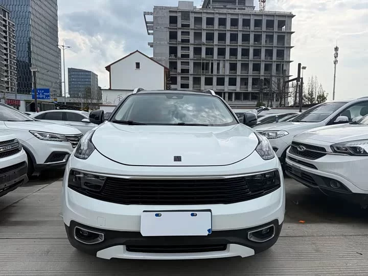 Lynk & Co 01