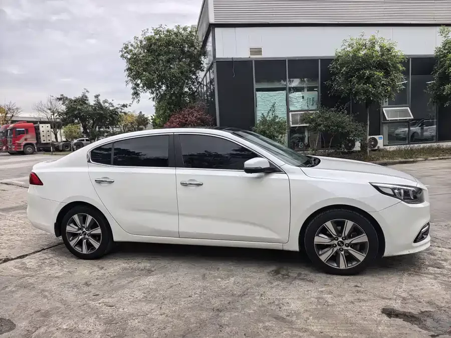 Kia K4