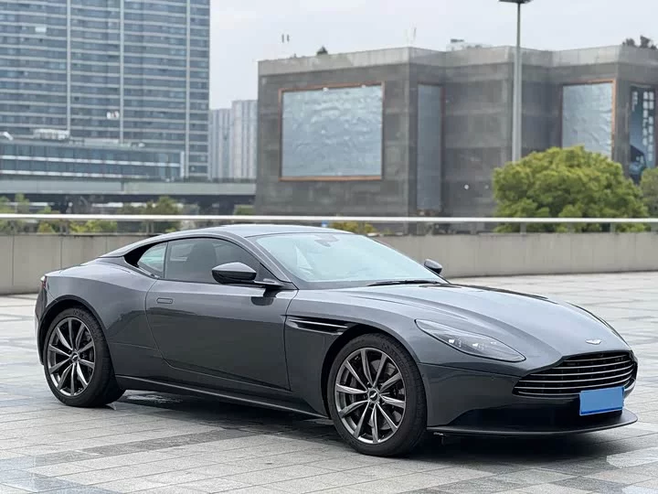 Aston Martin DB11