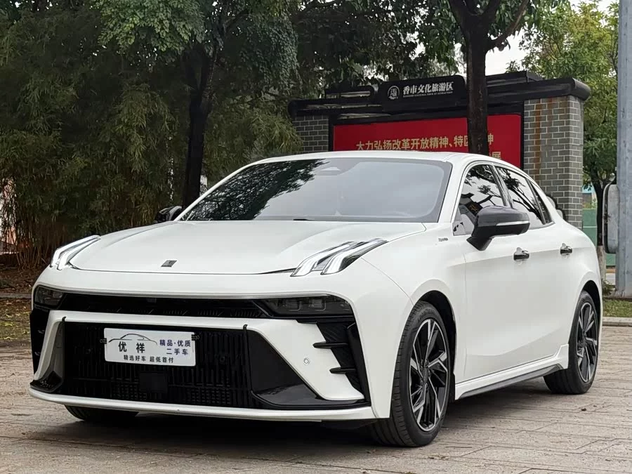 Lynk & Co 03