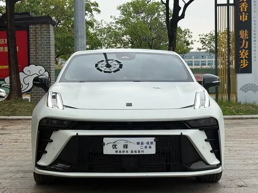 Lynk & Co 03