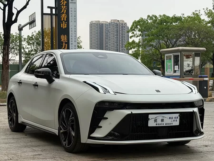 Lynk & Co 03