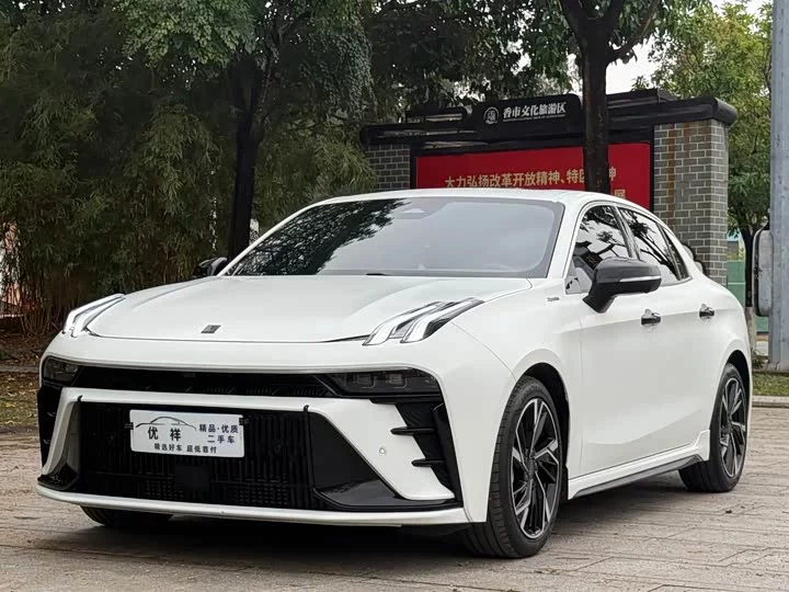 Lynk & Co 03