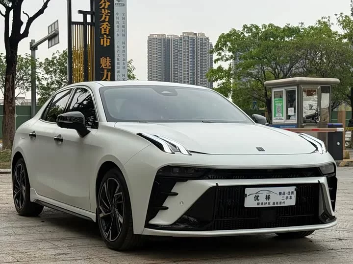 Lynk & Co 03