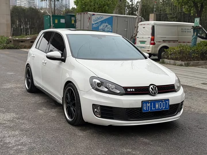 Volkswagen Golf GTI