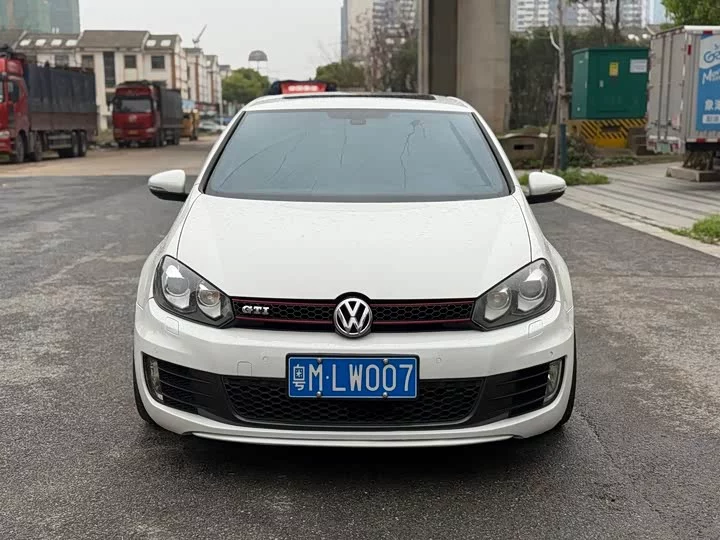Volkswagen Golf GTI
