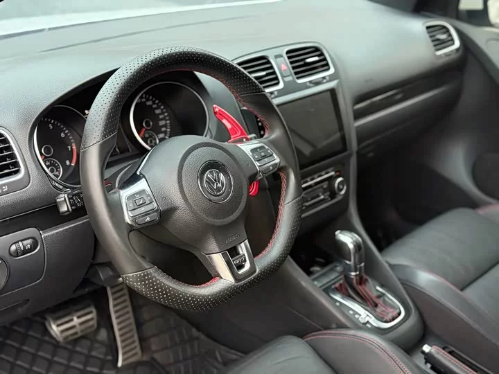 Volkswagen Golf GTI